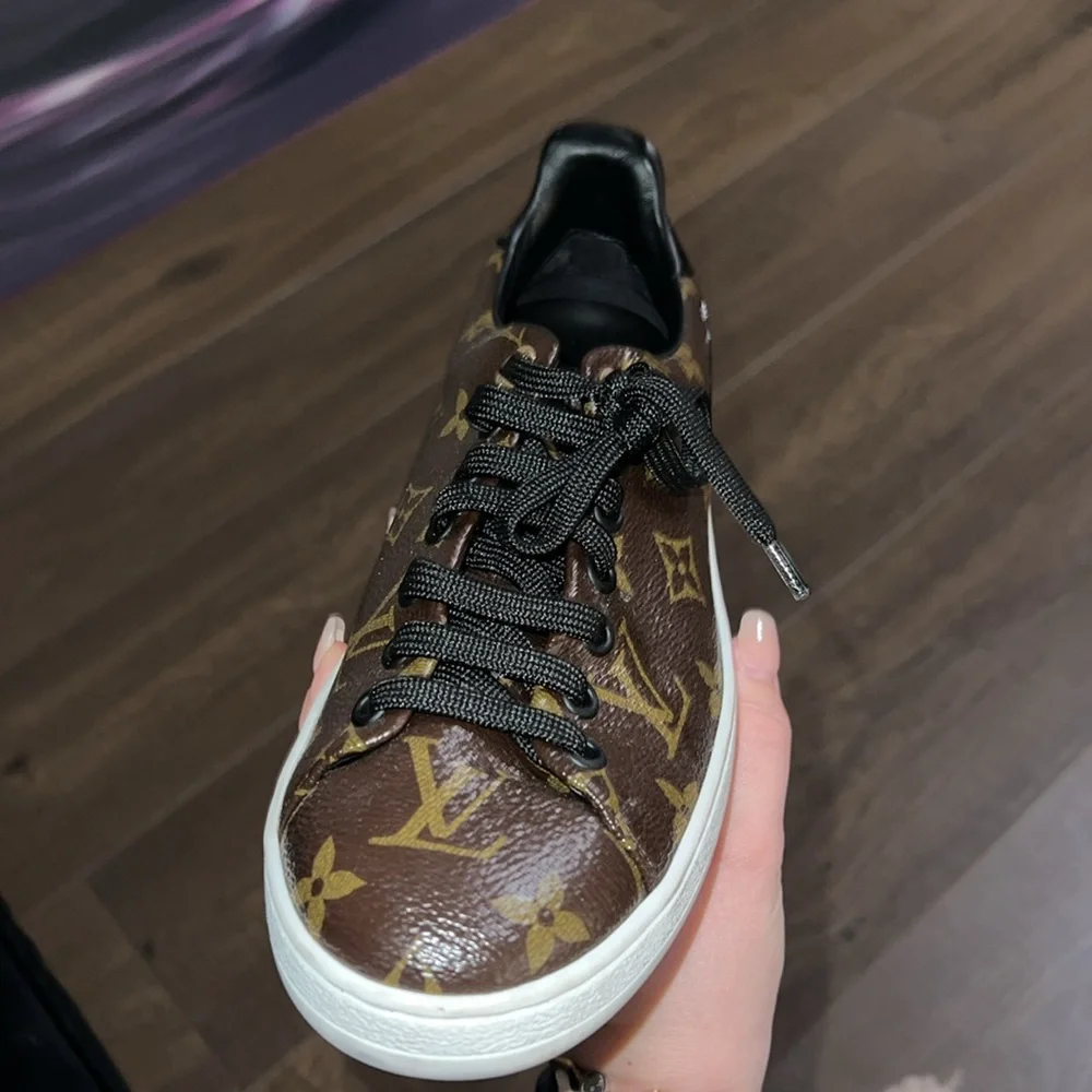 worn ONCE!! Beautiful condition! love them. Originally over 1000 dollars - Picture 3 of 3